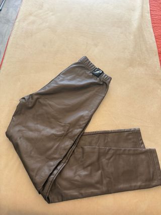 Pantalones efecto piel mujer marrones