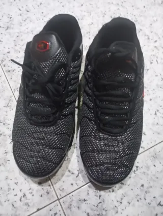 Nike Air Max T44 Negras Rojas
