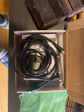 TV LG 14 antigua con decodificador y soporte