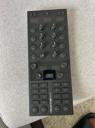 Controlador DJ Native Instruments Traktor X1 MK3