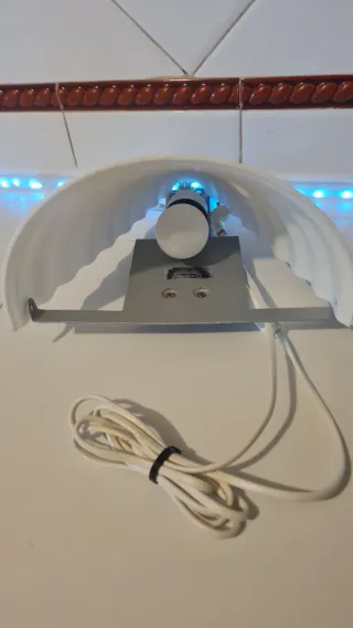 Lámpara de mesa blanca