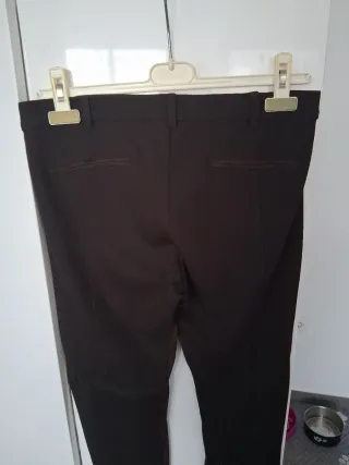 2 Pantalones 1 marrón y otro negro,básicos !!