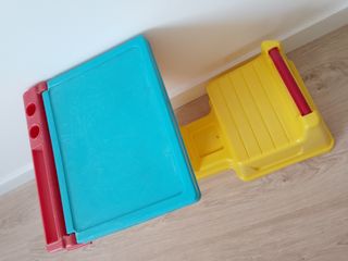Pupitre infantil de plástico