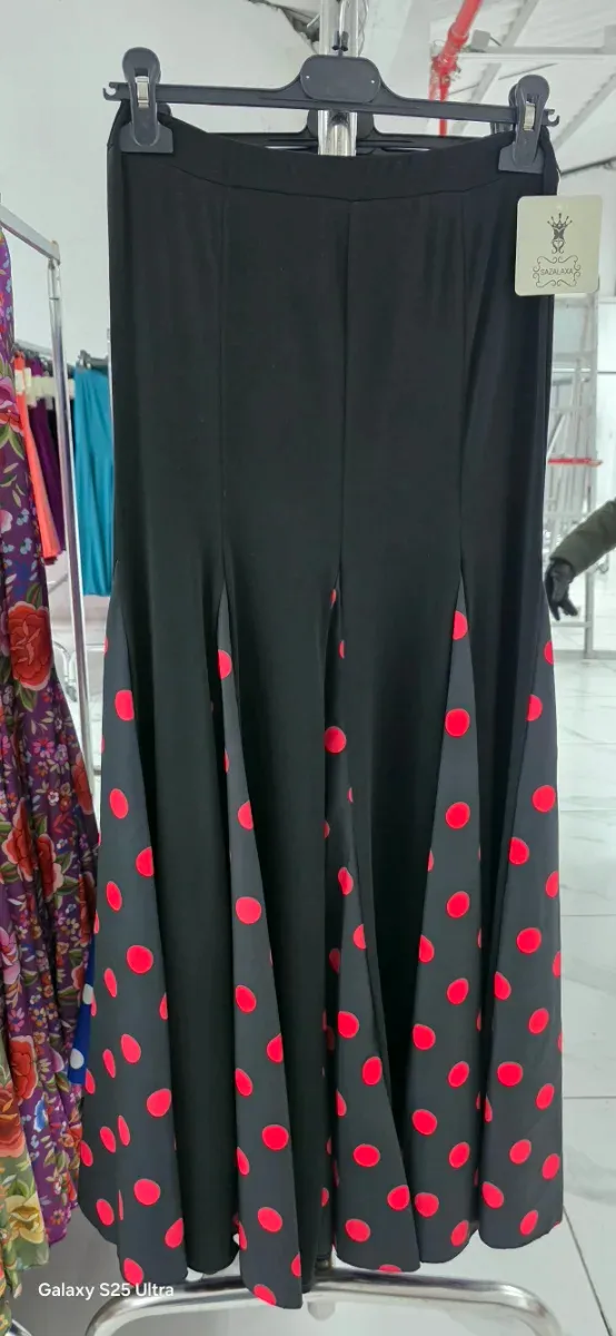 Falda de ensayo con quillas