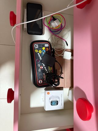 Cómoda infantil rosa y roja casi sin usar