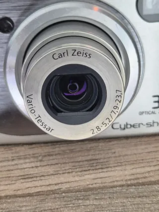 Sony Cyber-Shot W1 Zeiss + Memory Kit