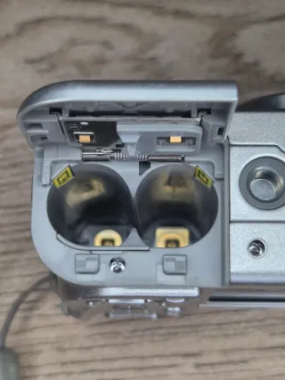 Sony Cyber-Shot W1 Zeiss + Memory Kit