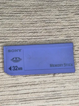 Sony Cyber-Shot W1 Zeiss + Memory Kit