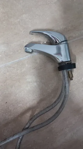 Lavabo redondo cerámica de 40cm con grifo