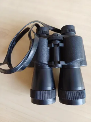 Prismáticos negros con correa