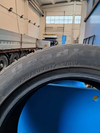 2 Neumáticos Semi Nuevos