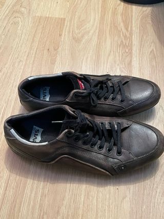 Zapatos Levi's de piel marrones