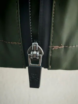 Chaqueta impermeable verde Scalpers