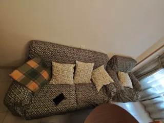 Sofá/Sillón (precios a convenir), más mobiliario