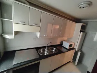 Sofá/Sillón (precios a convenir), más mobiliario