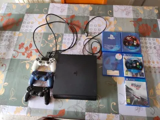 PS4 (PlayStation 4) Negra + 3 Mandos + Juegos