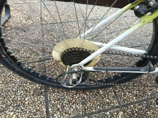 Bicicleta de montaña en buen estado