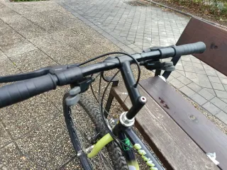 Bicicleta de montaña en buen estado