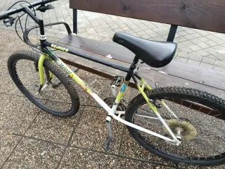 Bicicleta de montaña en buen estado