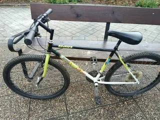 Bicicleta de montaña en buen estado