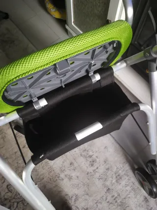 Andador de aluminio plegable