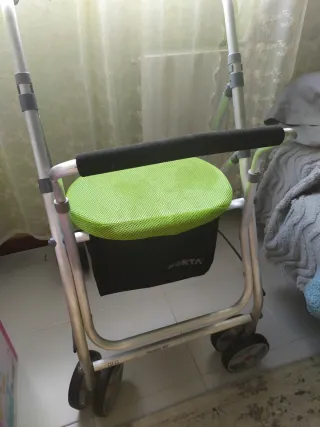 Andador de aluminio plegable