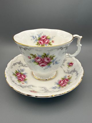 Taza y platillo de té Royal Albert “Tranquillity”