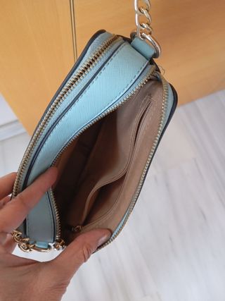 Elegante bolsito color celeste