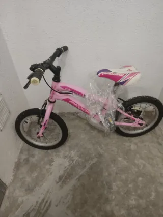 Bicicleta infantil rosa megamo, ideal como primera