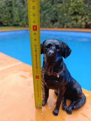 Figura cerámica perro labrador negro