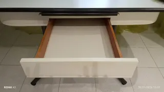 Mesa extensible blanca y negra