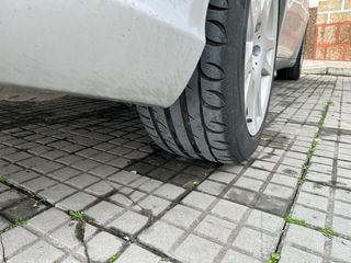 Se venden llamtas con neumáticos muy nuevos.