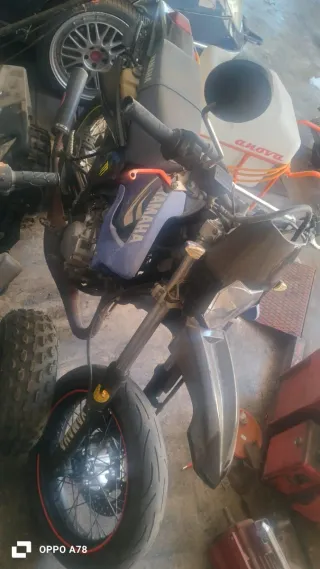 Yamaha DT125 supermotard.