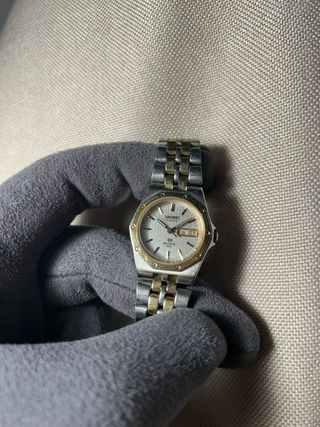 Reloj Seiko Dorado y Plateado