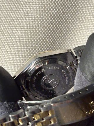 Reloj Seiko Dorado y Plateado