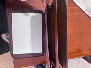 Carpeta de piel marrón