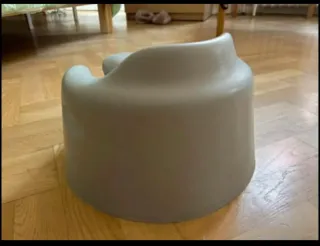 Bumbo floor Seat. Sillita de bebe