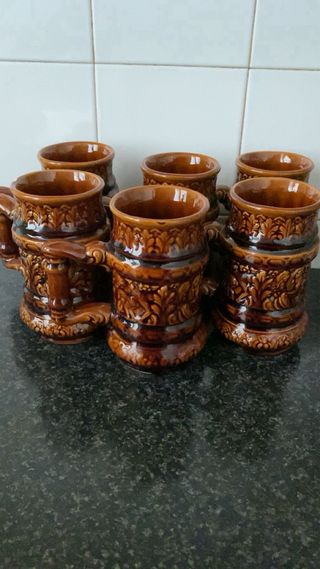 Jarra cerámica con 6 vasos rústicos