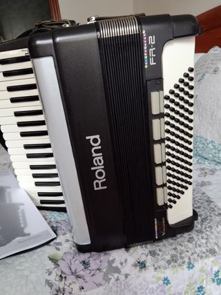 Se vende acordeón Roland fr2