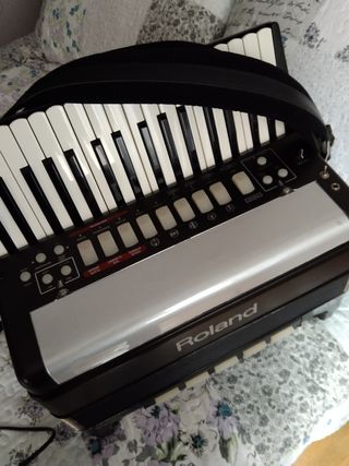 Se vende acordeón Roland fr2