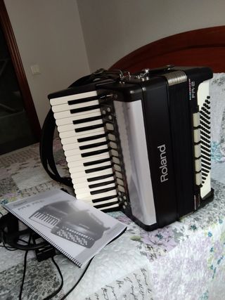 Se vende acordeón Roland fr2