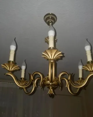 Lámpara de dormitorio dorada