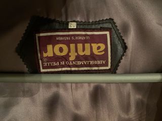 Giaccone in pelle Anfor marrone scuro.