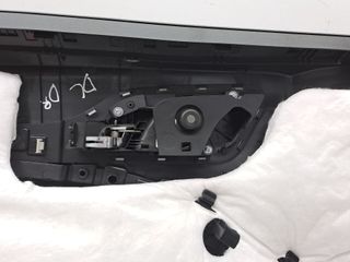 GUARNECIDO PUERTA DELANTERA DERECHA MG ZS (2)