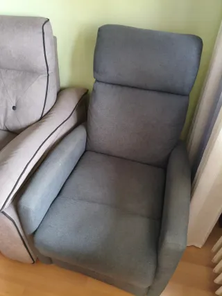 Sofá (más dos sillones de regalo)