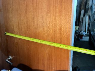 Puertas de madera con herrajes