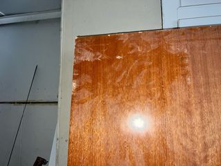 Puertas de madera con herrajes