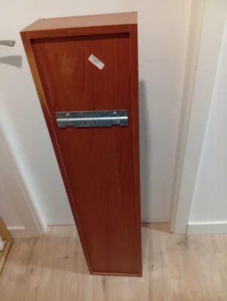 Columna de almacenaje de madera