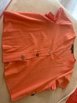 Blusa naranja botones manga corta