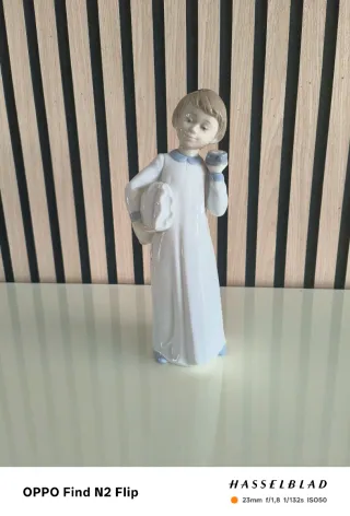 Figura Lladro Niña dormilona